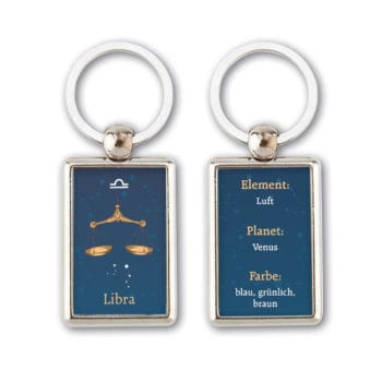 Zwei rechteckige Fische-Schlüsselanhänger; einer zeigt Fische, der andere listet Element, Planet und Farben in Deutsch auf.