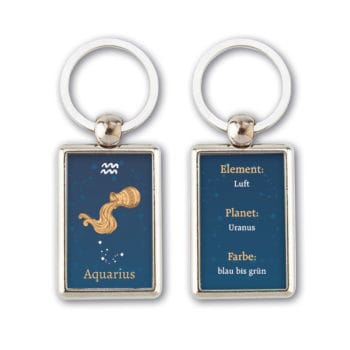 Zwei rechteckige Fische-Schlüsselanhänger: einer mit Fischmotiv, der andere mit Element-, Planeten- und Farbangaben.