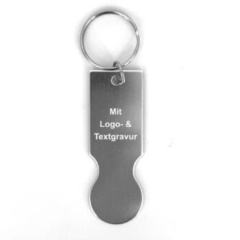 Schlüsselanhänger aus Metall mit abgerundetem Ende, graviert mit "Mit Logo- & Textgravur" in weißer Schrift.