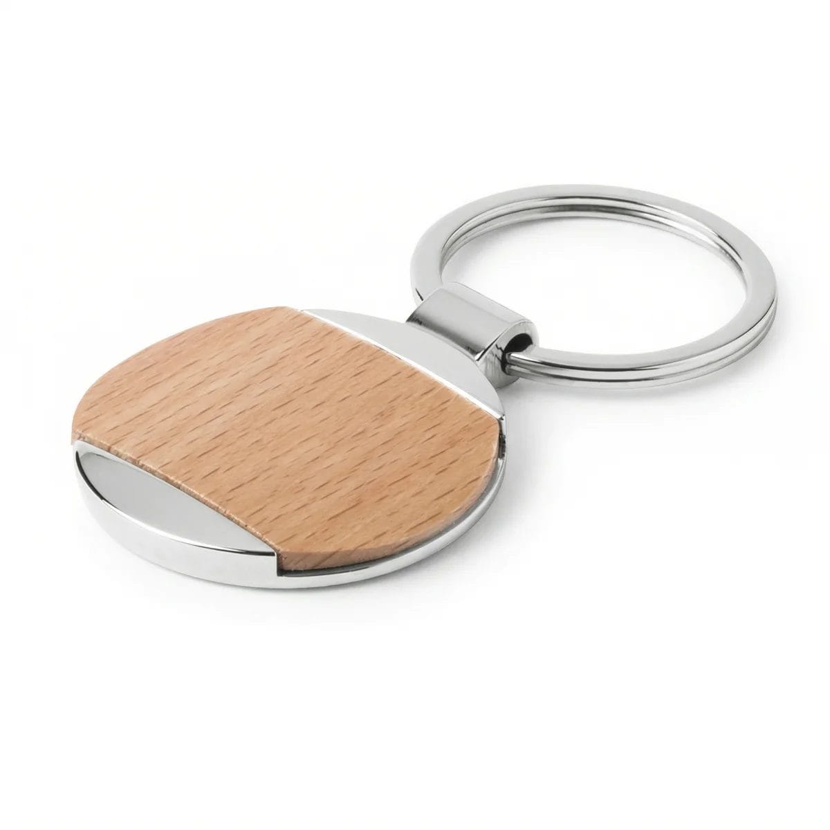 Runder Schlüsselanhänger aus Metall und Holz mit geteiltem Ring, auf weißem Hintergrund.